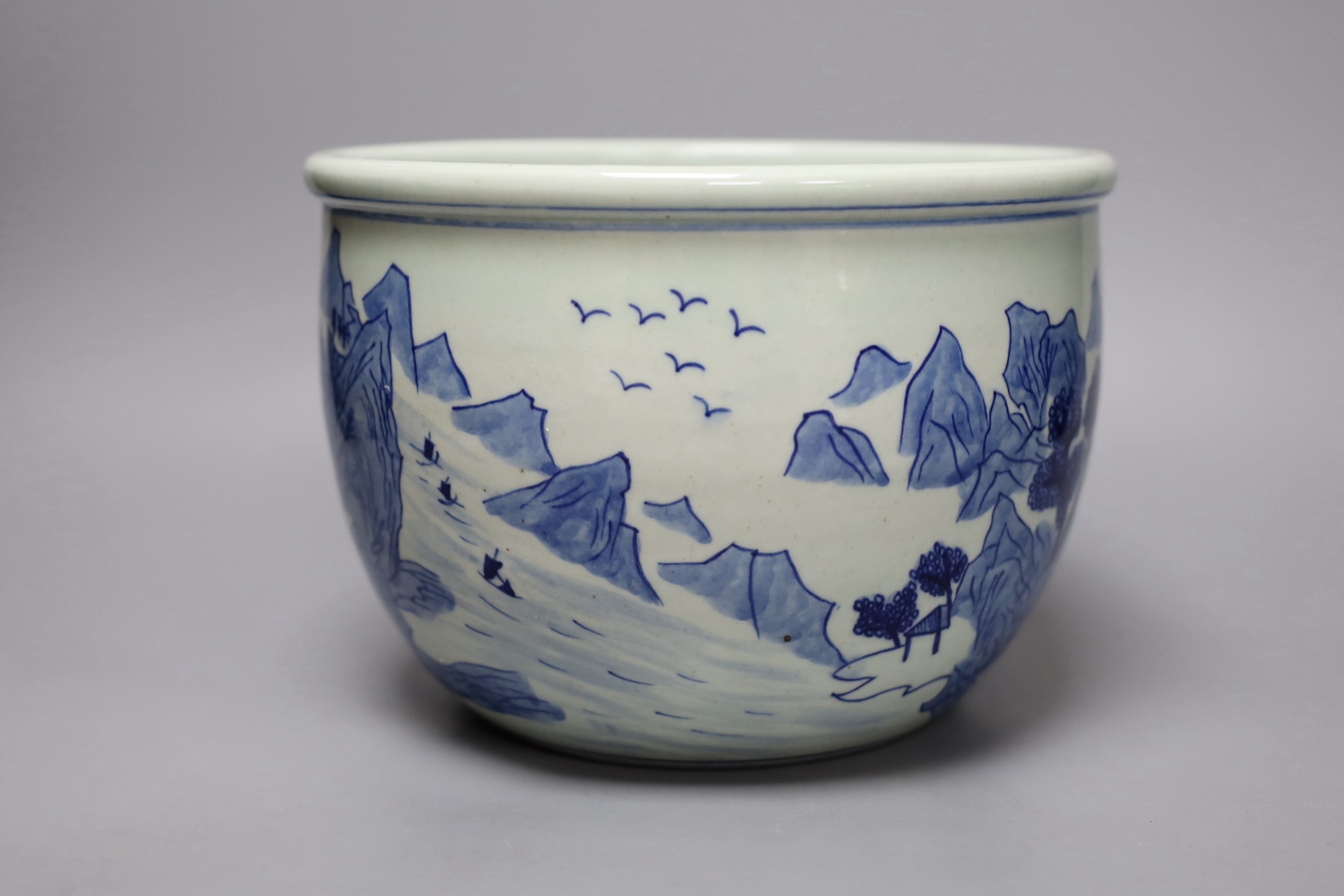 A late 19th century Chinese blue and white planter, 23cm diameter